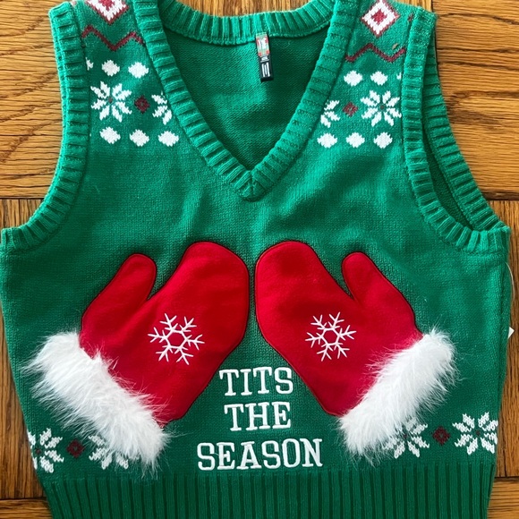 Sexy and very cute V-neck sleeveless Holiday Sweater 🎄🎄🎄🔥🔥🔥 - Picture 3 of 5